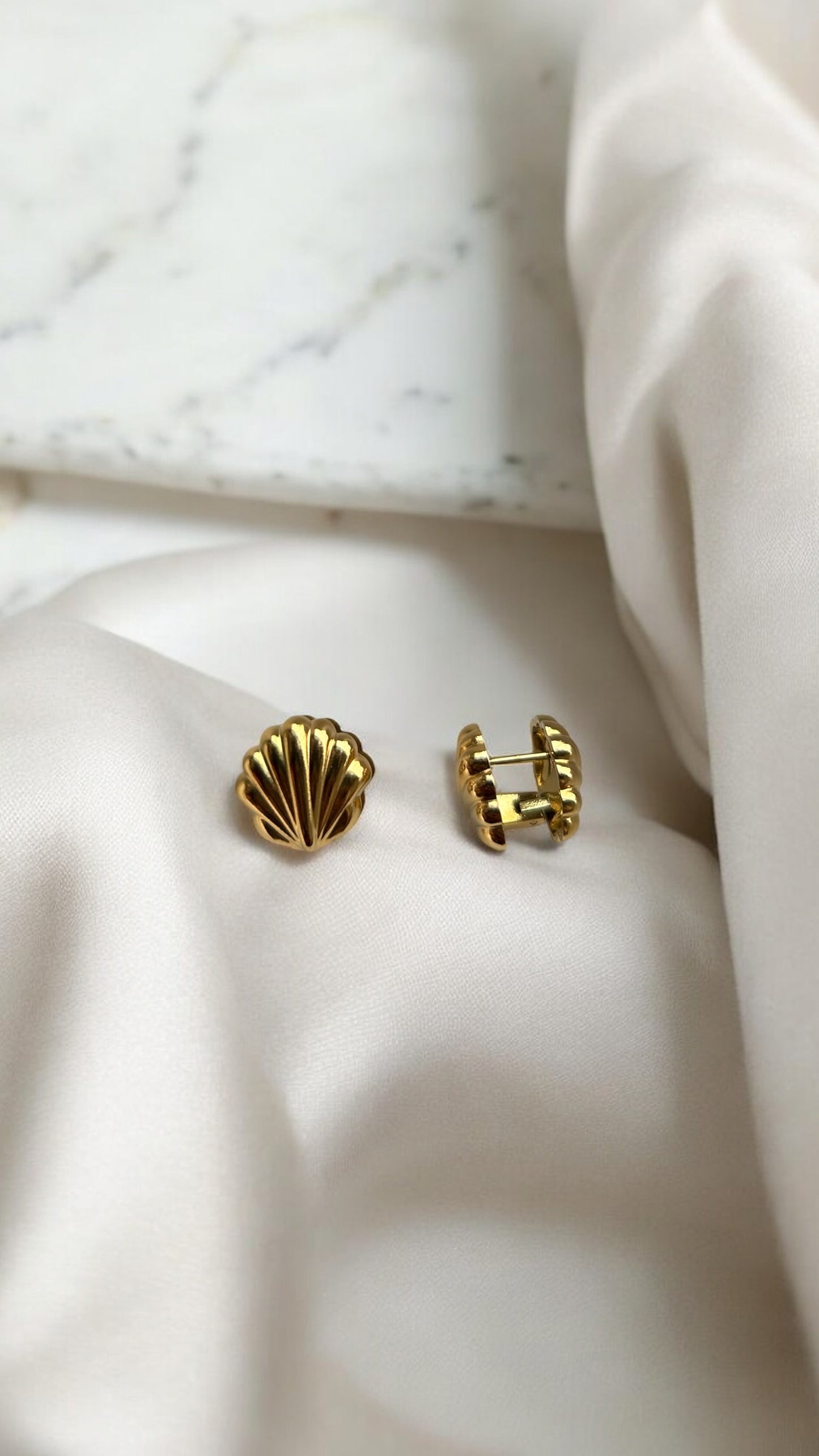 Shell-Lock Stud Earring